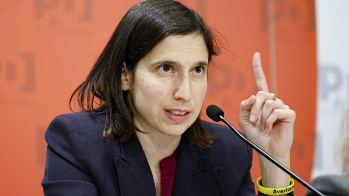 Immagine di Per Schlein Sanremo è come il Pd. "Travolta? La destra attacca se stessa"