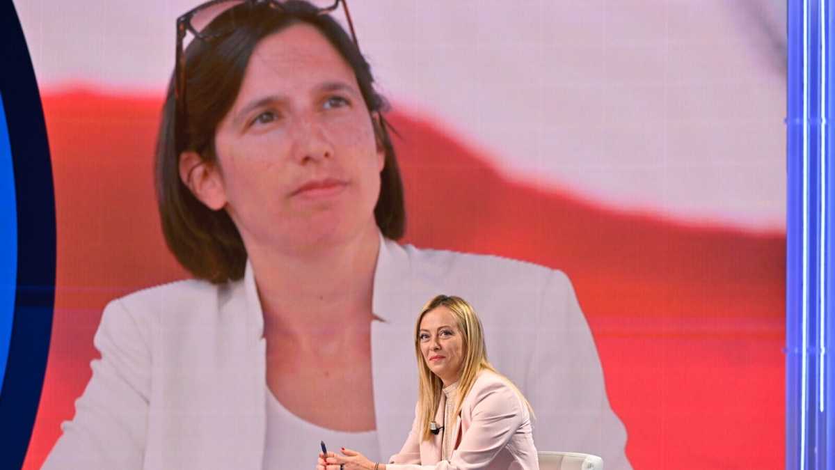 Immagine di Il confronto tv tra Giorgia Meloni ed Elly Schlein non solo si farà, ma raddoppia