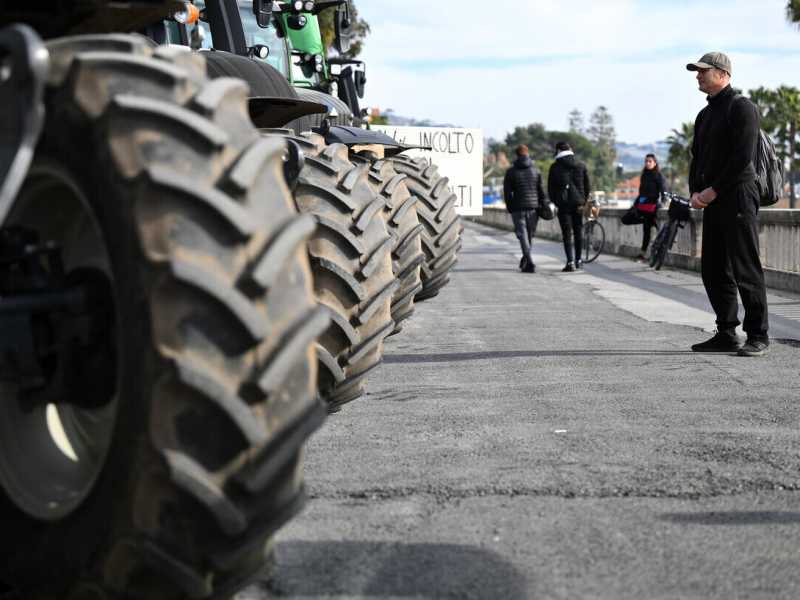 Trattori a Sanremo. Lo show delle proteste degli agricoltori