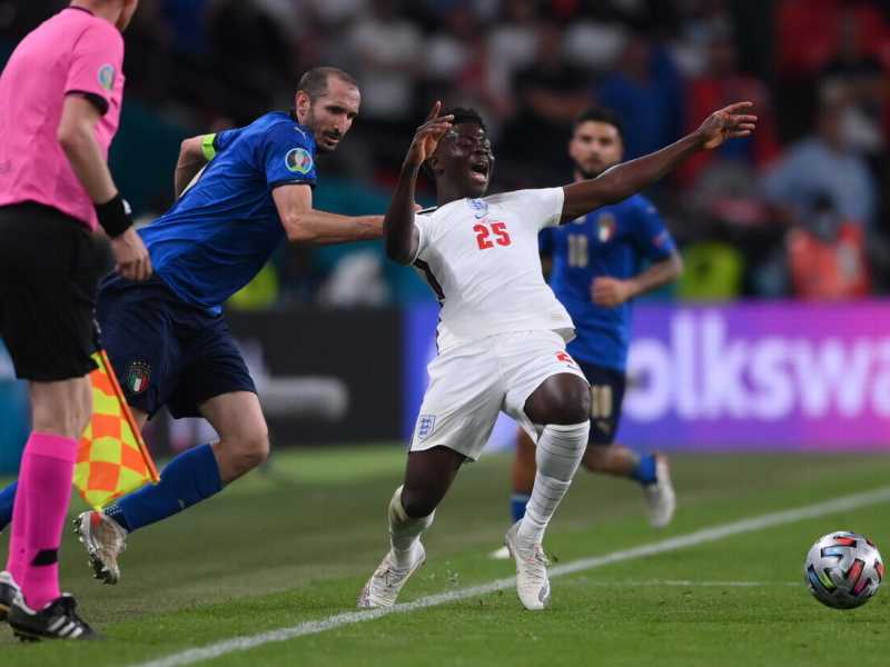 Serve davvero il cartellino blu nel calcio?