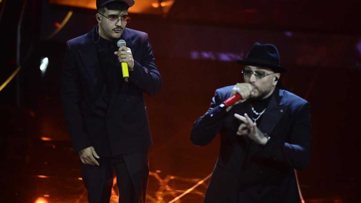 Immagine di I duetti risvegliano Sanremo. Altra serata interminabile ma con qualche perla