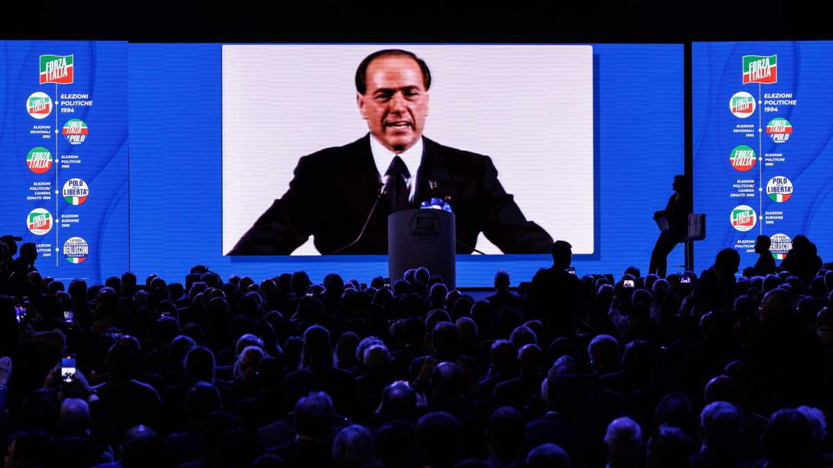Immagine di C'è chi spera nel tracollo di Forza Italia alle europee per prendere il posto di Berlusconi