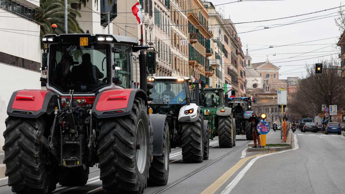 Immagine di Quando passa un trattore, giù il cappello