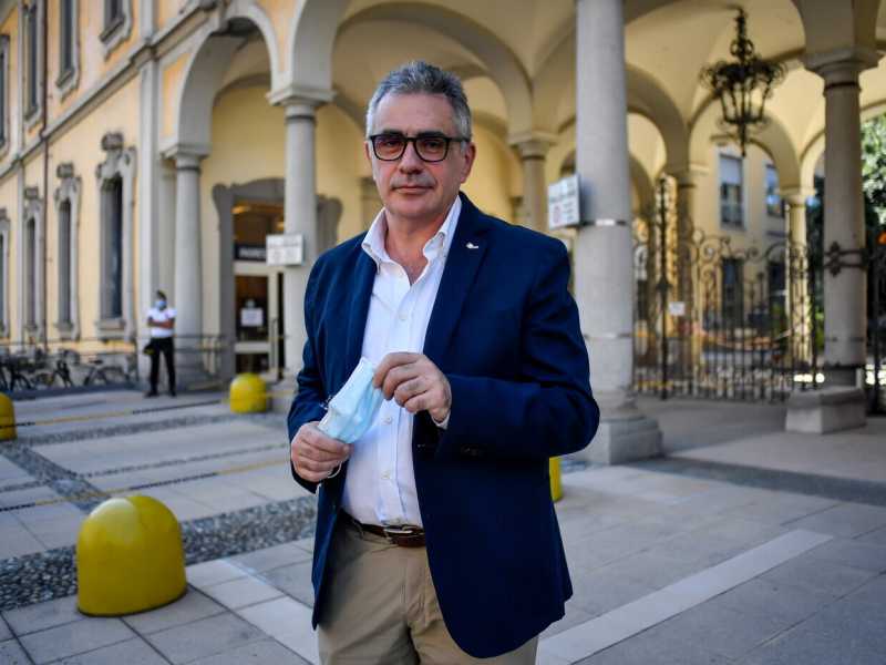 La scemenza collettiva che manda a processo il virologo Pregliasco, reo di aver fatto il suo lavoro