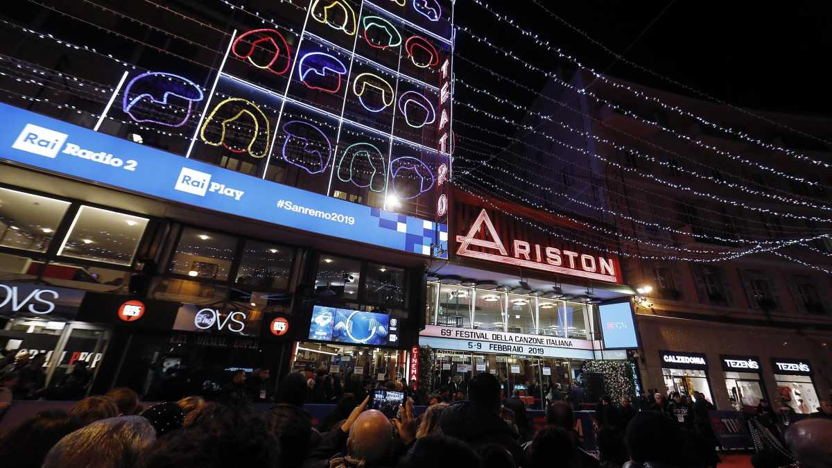 Immagine di Fuori dall'Ariston c'è il nulla a Sanremo. Spostare il Festival altrove? Si può
