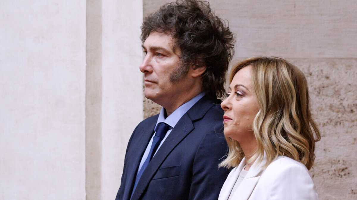 Immagine di Trump o Milei? Meloni di fronte a due modelli di destra