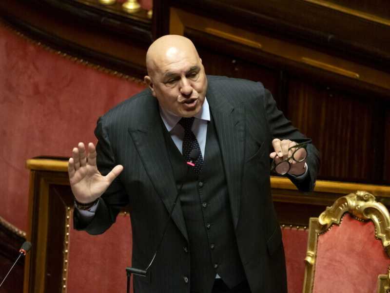 Il ministro Guido Crosetto ricoverato d'urgenza