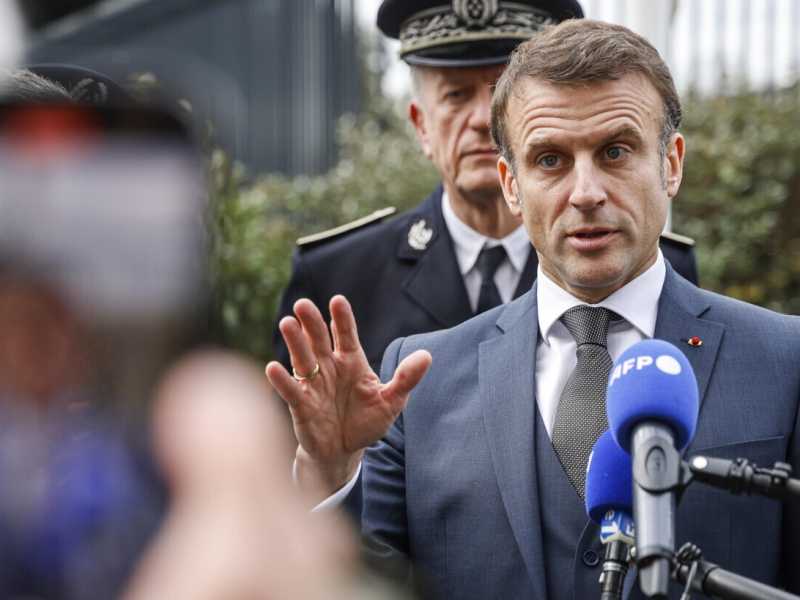 Macron contro l’ambiguità delle femministe su Hamas