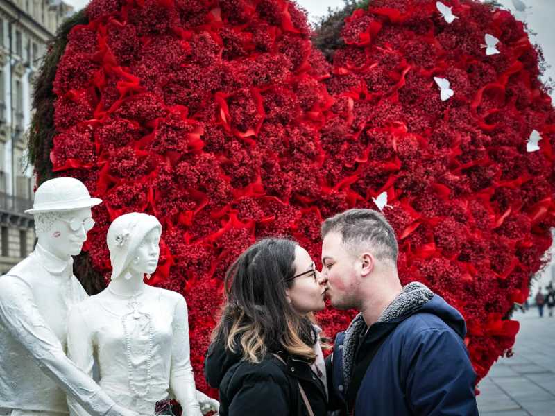 Soli e senza sesso. Cinque previsioni sull’amore per la fine del decennio