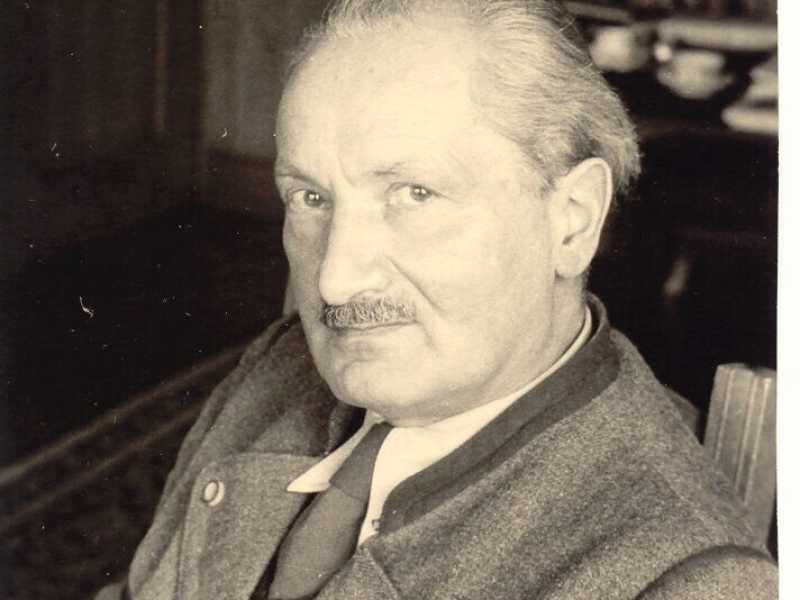 Con Heidegger, oltre Heidegger. Le braci sempre vive del suo pensiero