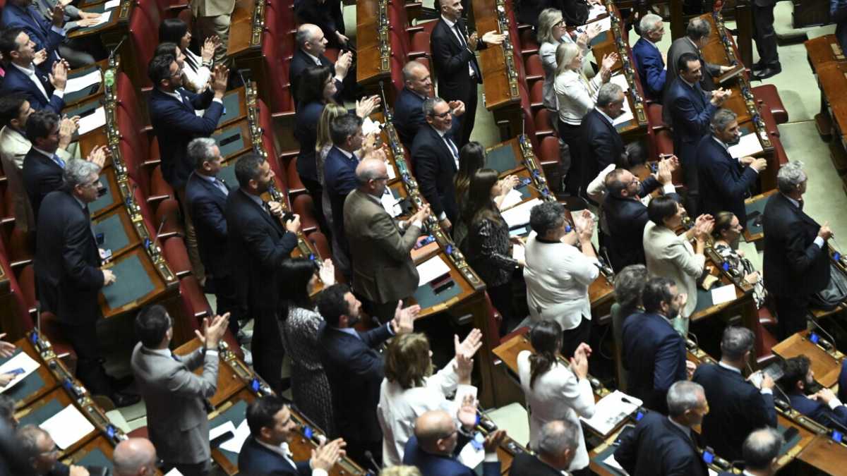 Immagine di Baruffa alla Camera dopo l'ok alla commissione d'inchiesta sul Covid