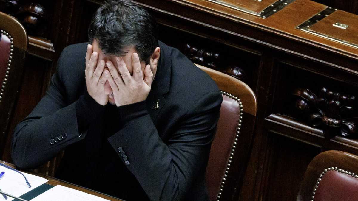 Immagine di Salvini si avvicina a Conte. La Lega sogna Fedriga segretario: "Sembriamo ormai l'Udc"