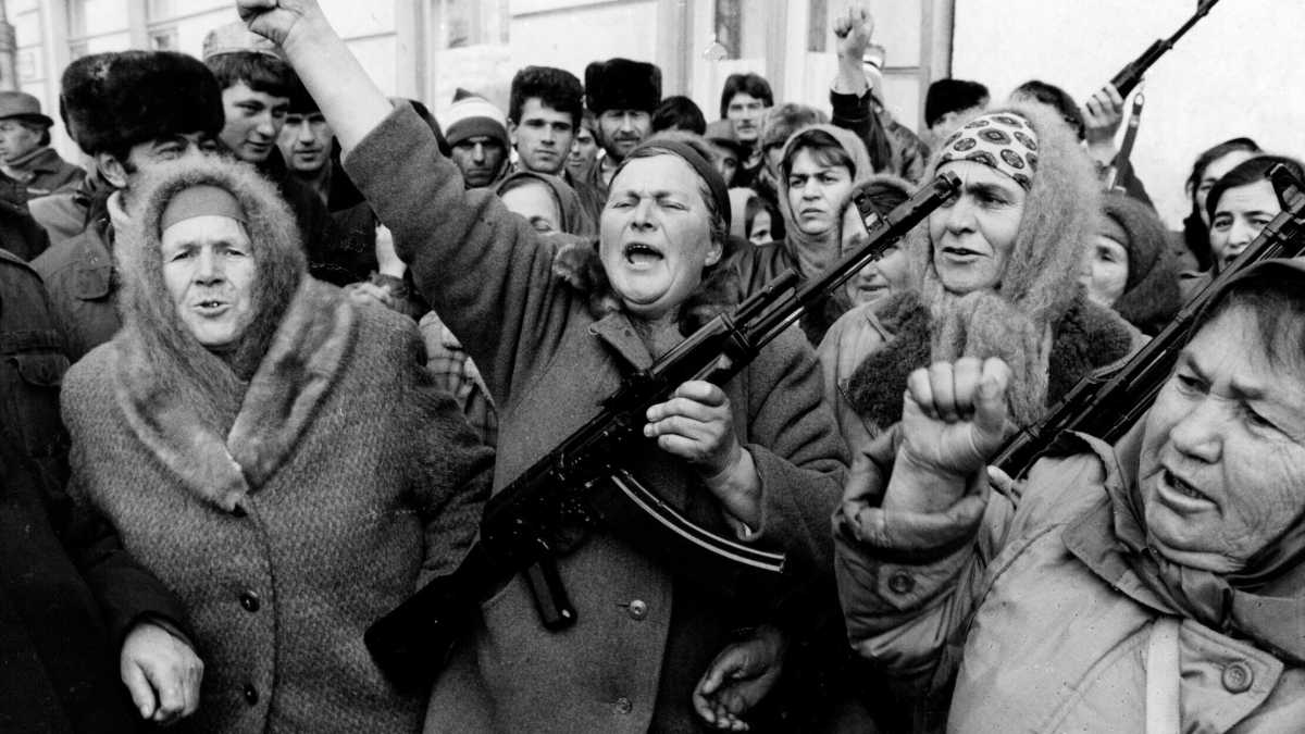 Immagine di In principio fu la Cecenia. Le cronache di Sofri da Grozny parlano anche di Kyiv