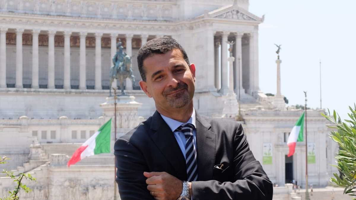 Immagine di Massimo Medugno, un anti-requiem per la carta