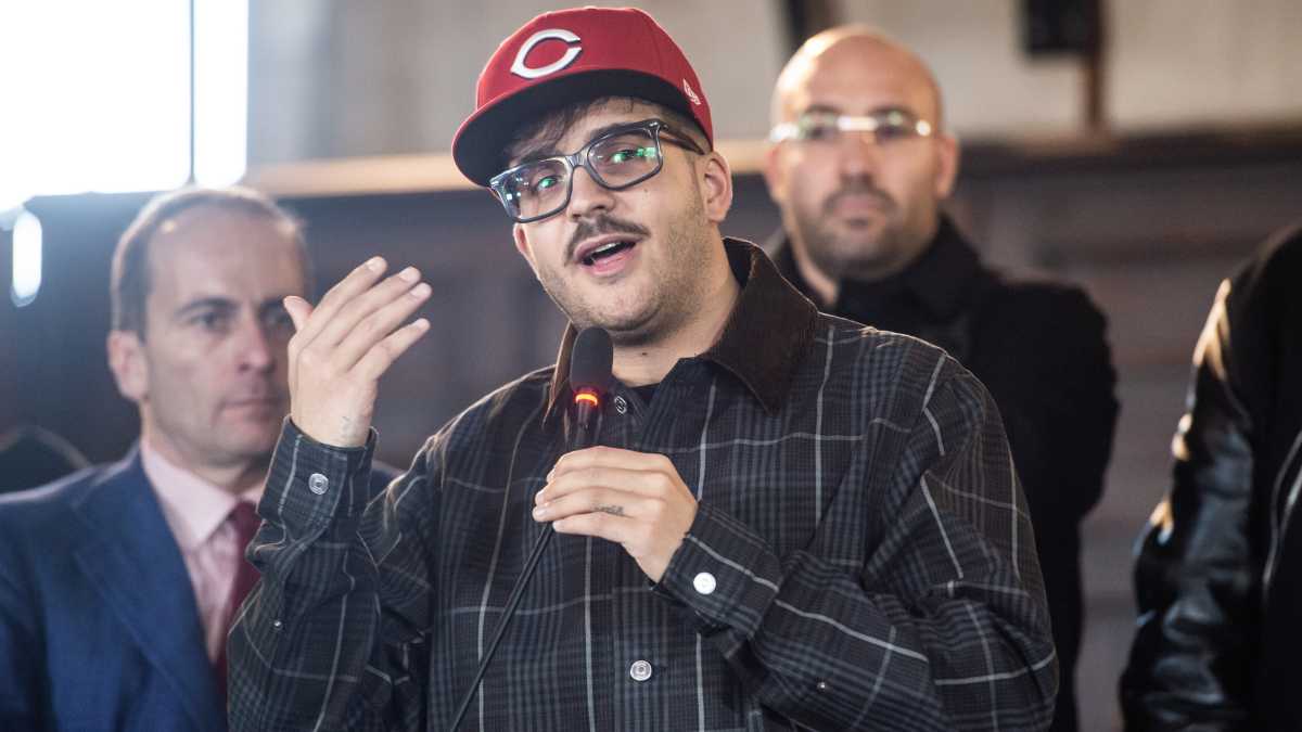 Immagine di Il pendolo di Geolier. L’oscillazione del rapper fra gli intellettuali partenopei