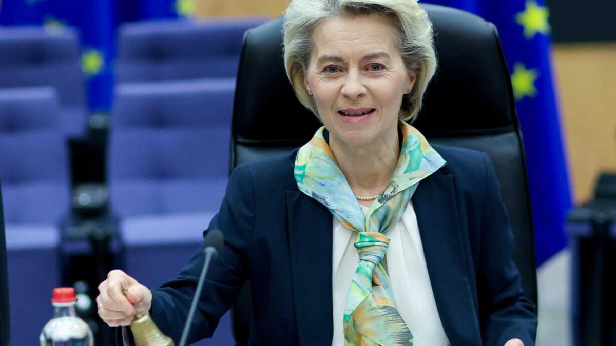 Immagine di Inizia la corsa di von der Leyen per il bis alla Commissione Ue. Le condizioni di Macron