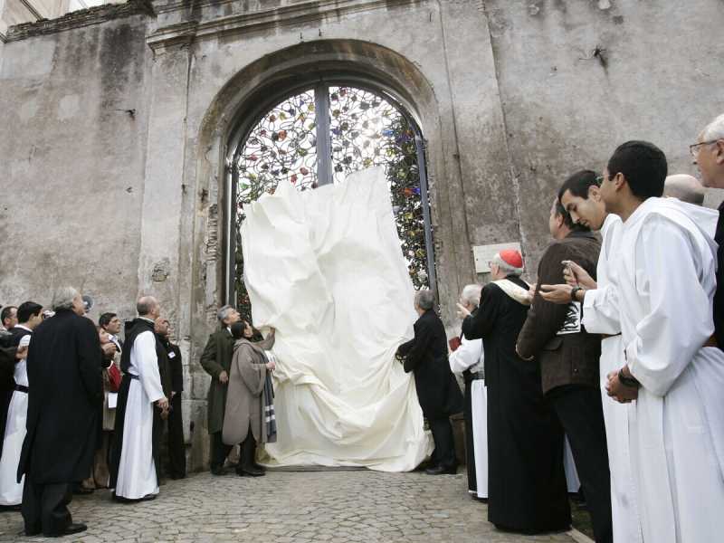 Il cancello realizzato da Kounellis a Santa Croce in Gerusalemme (Ansa)&nbsp;<br />
