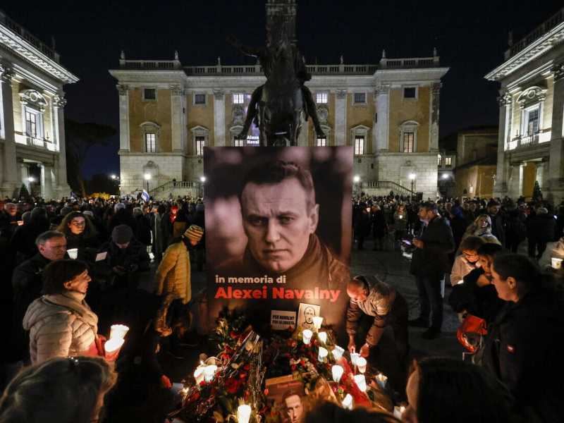 Il Campidoglio diventa piazza Navalny. Contestata la Lega