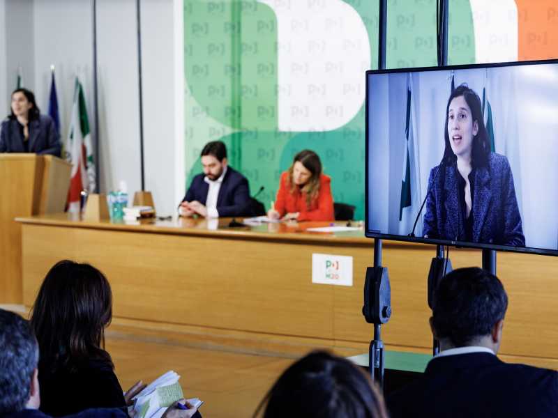 In direzione Pd Schlein decide di non decidere sul terzo mandato. E mette su un tavolo