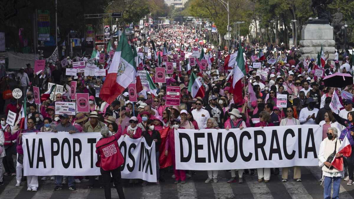 Immagine di Perché il Messico si è colorato di rosa per protestare contro il presidente López Obrador