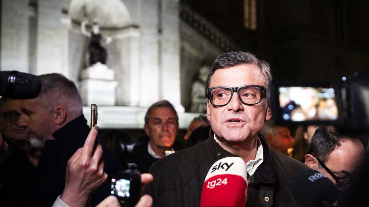 Immagine di Calenda: "Salvini e l'accordo con Putin? Se non mostra la disdetta chiederemo la sfiducia. Meloni lo isoli"