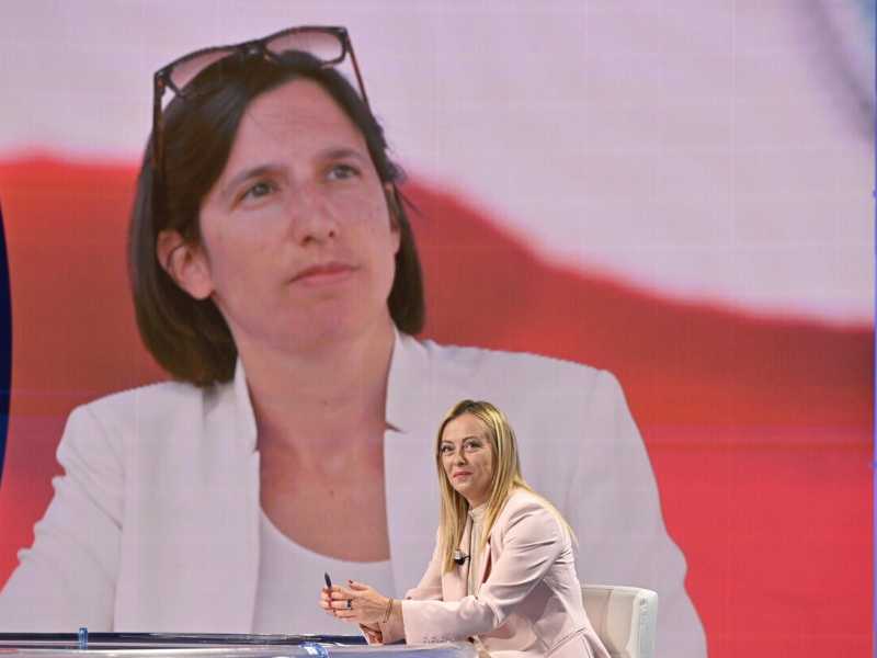 Giù Lega e M5S, crescono i consensi di Schlein e Meloni. Il sondaggio