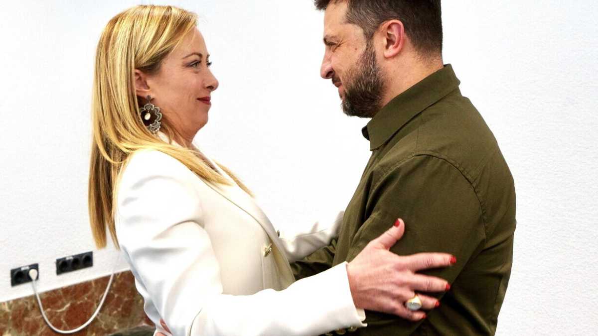 Immagine di Navalny, Putin e l'ambiguo Salvini: Meloni risponde con un viaggio a Kyiv