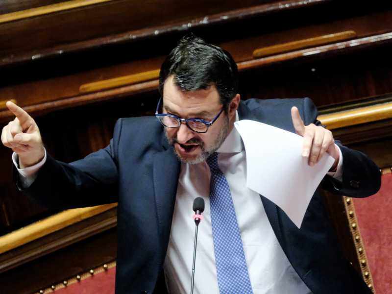 Salvini vuole resuscitare le province con un ddl. Sul terzo mandato non cede e corteggia il Pd