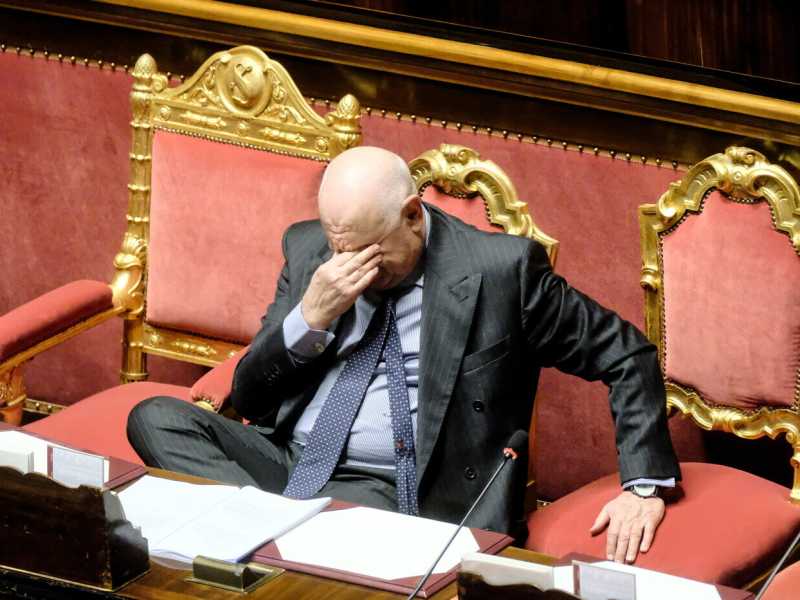 Una sola prova scritta per reclutare 700 magistrati. La pazza idea del governo