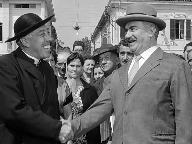 Fernandel e Gino Cervi in una scena del film "Don Camillo monsignore... ma non troppo" (Wikimedia)<br />&nbsp;<br />
