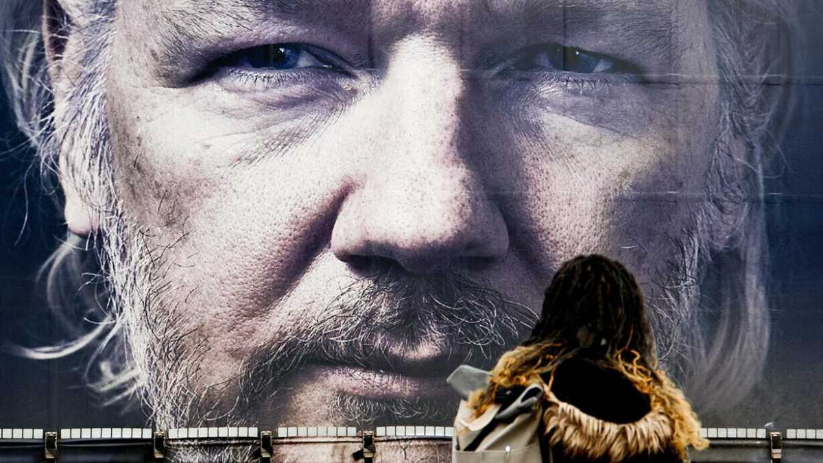 Immagine di L'equivoco di Laura Morante nel confronto tra Assange e Navalny