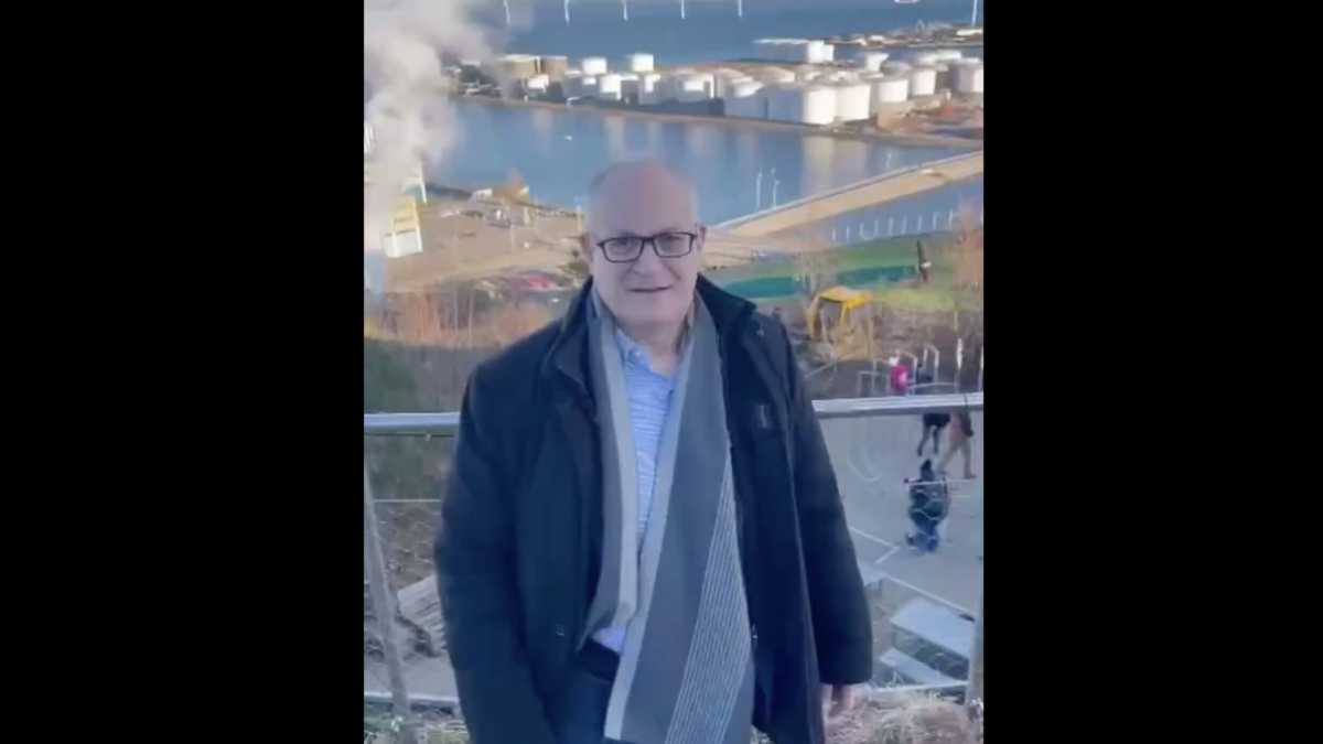 Immagine di Gualtieri parla alla sinistra dal termovalorizzatore di Copenaghen