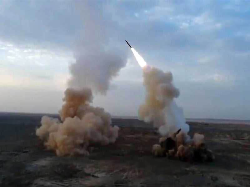 Lancio di missili balistici sotterranei da parte della Guardia rivoluzionaria iraniana nello Stretto di Hormuz, Iran, 29 luglio 2020 (Ansa)