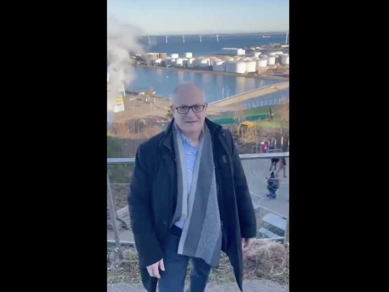 Gualtieri parla alla sinistra dal termovalorizzatore di Copenaghen