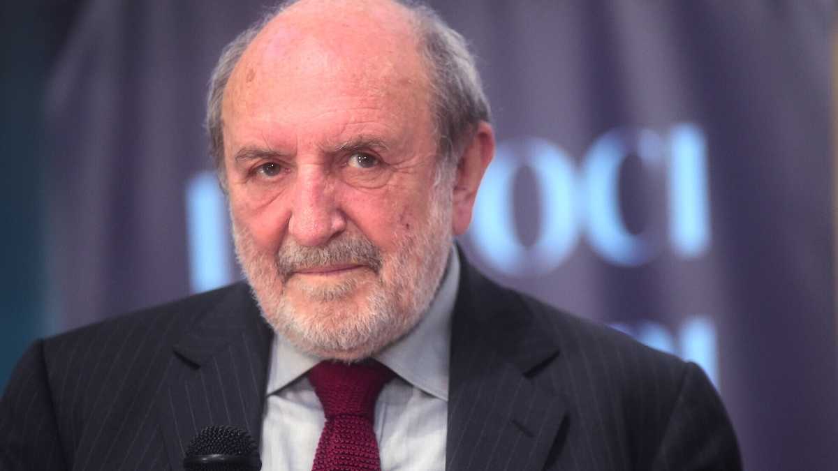 Immagine di Genitori, non fate gli amici dei figli. Il consiglio di Umberto Galimberti