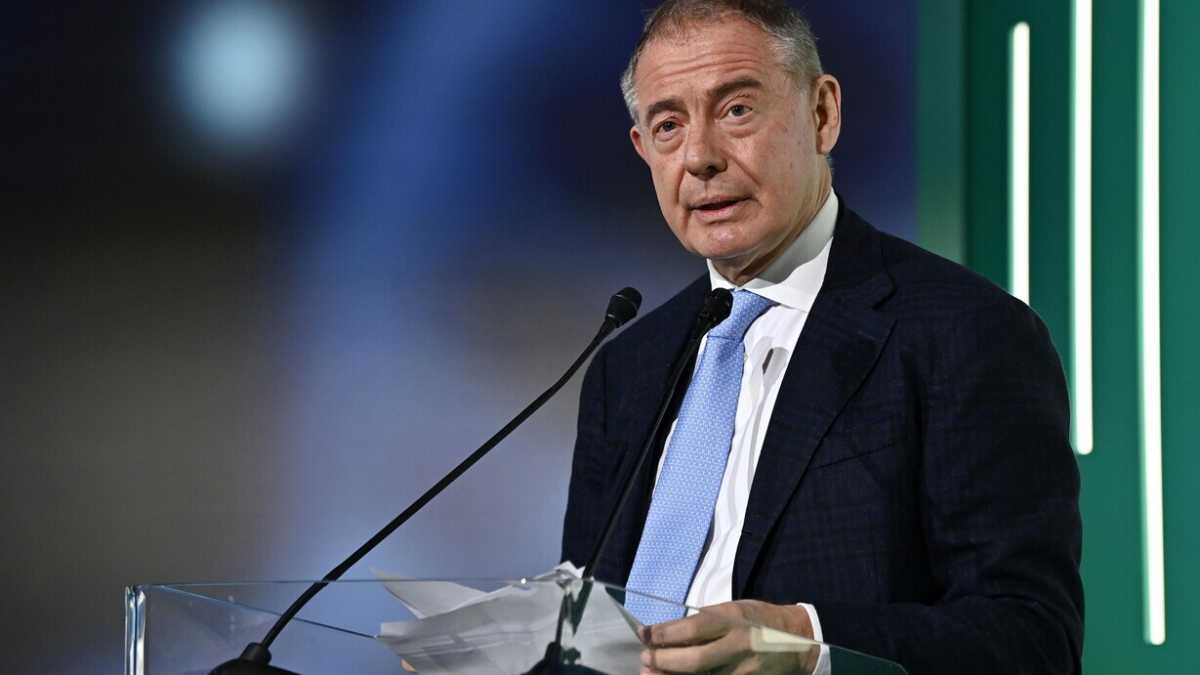 Immagine di I giudici danno ragione ai benzinai: bocciato il cartellone di Urso