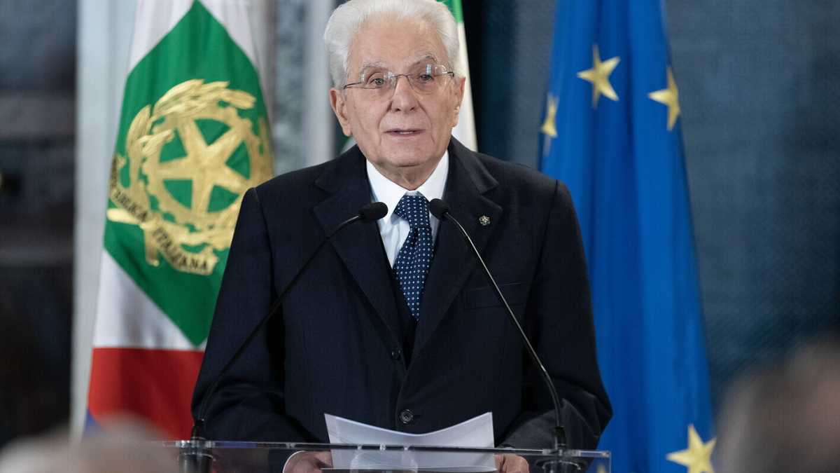 Immagine di "Con i ragazzi, i manganelli esprimono un fallimento". Un saggio Mattarella interviene dopo le cariche agli studenti