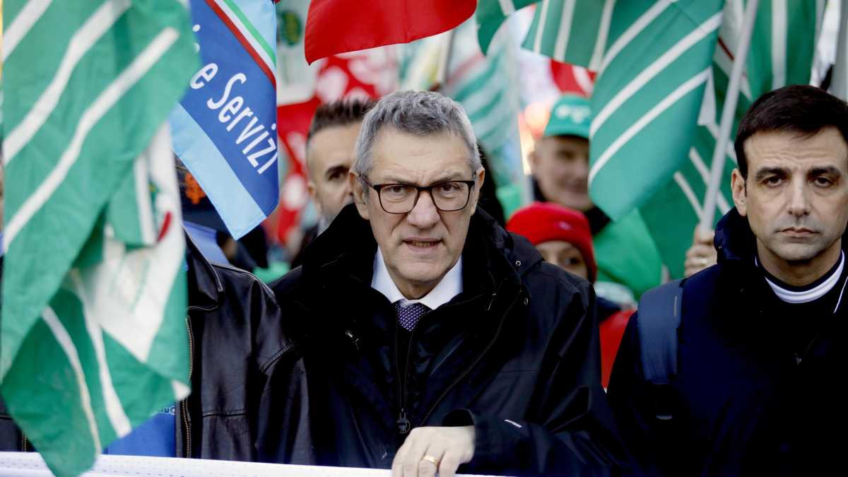 Immagine di Landini lancia i referendum contro il Jobs Act per guidare il fronte anti Meloni