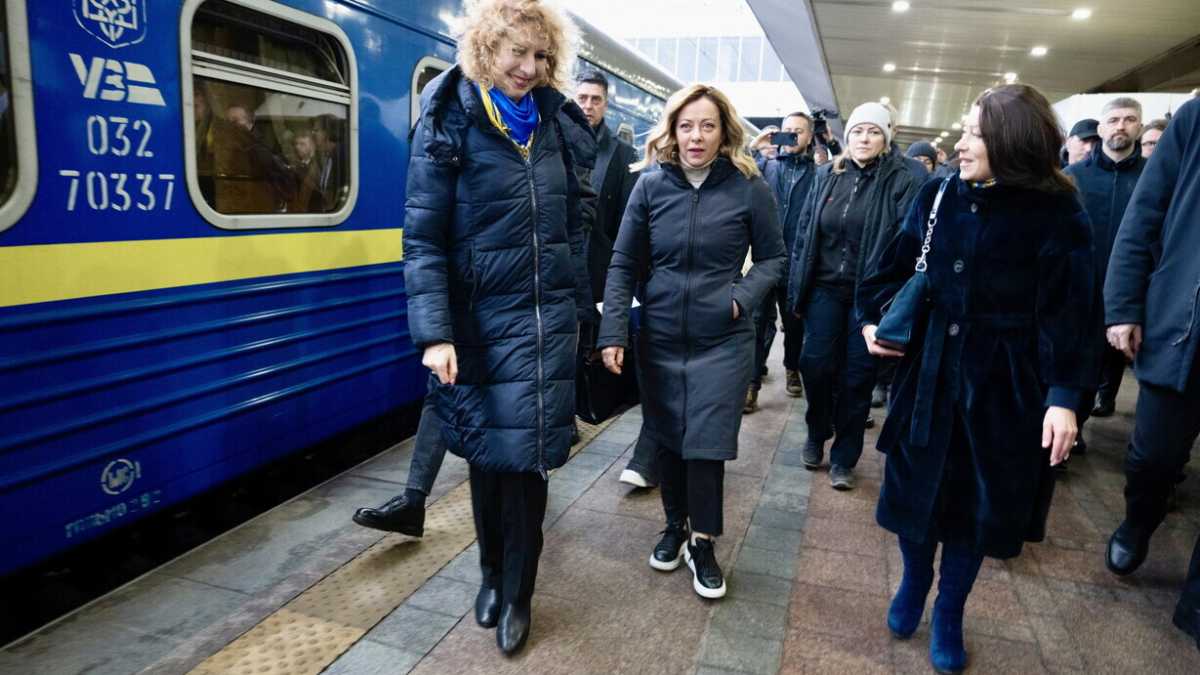 Immagine di Meloni a Kyiv: "L'Italia c'è, firmeremo garanzie di sicurezza per l'Ucraina"
