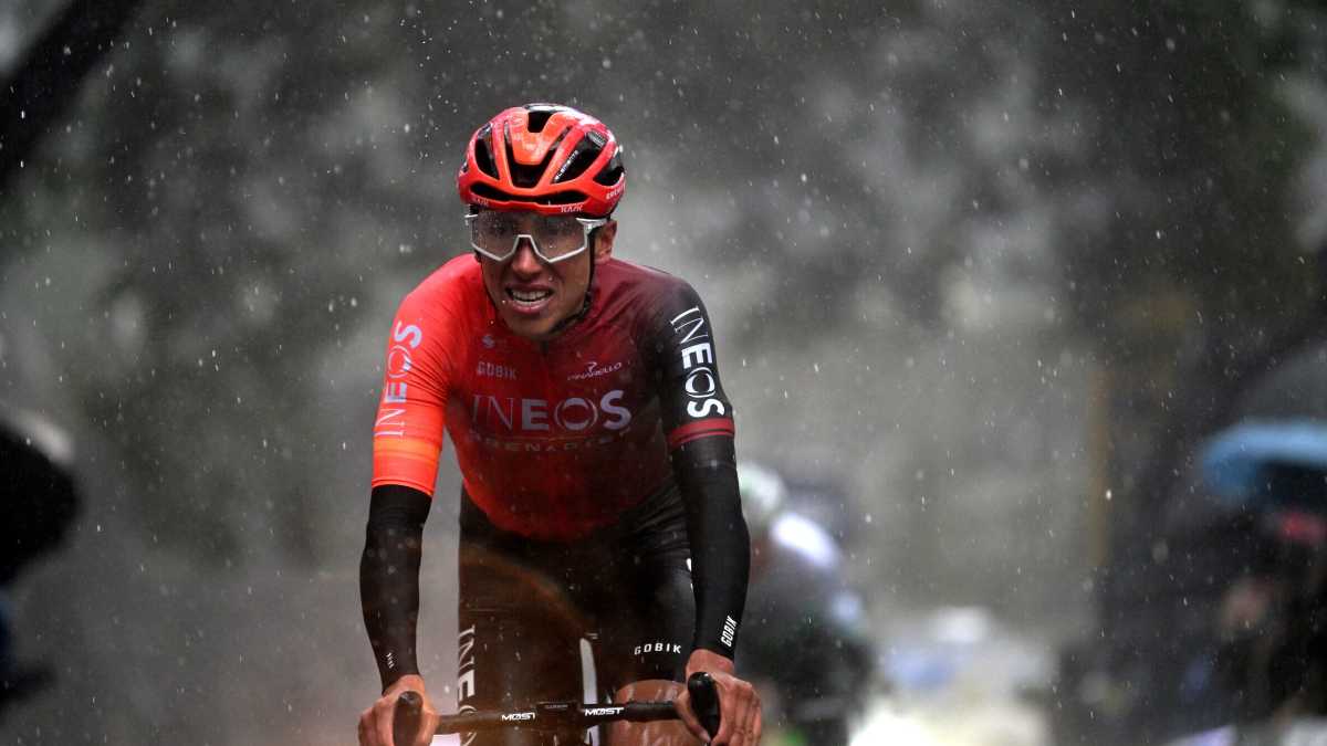 Immagine di Egan Bernal sta rientrando nel (primo) gruppo