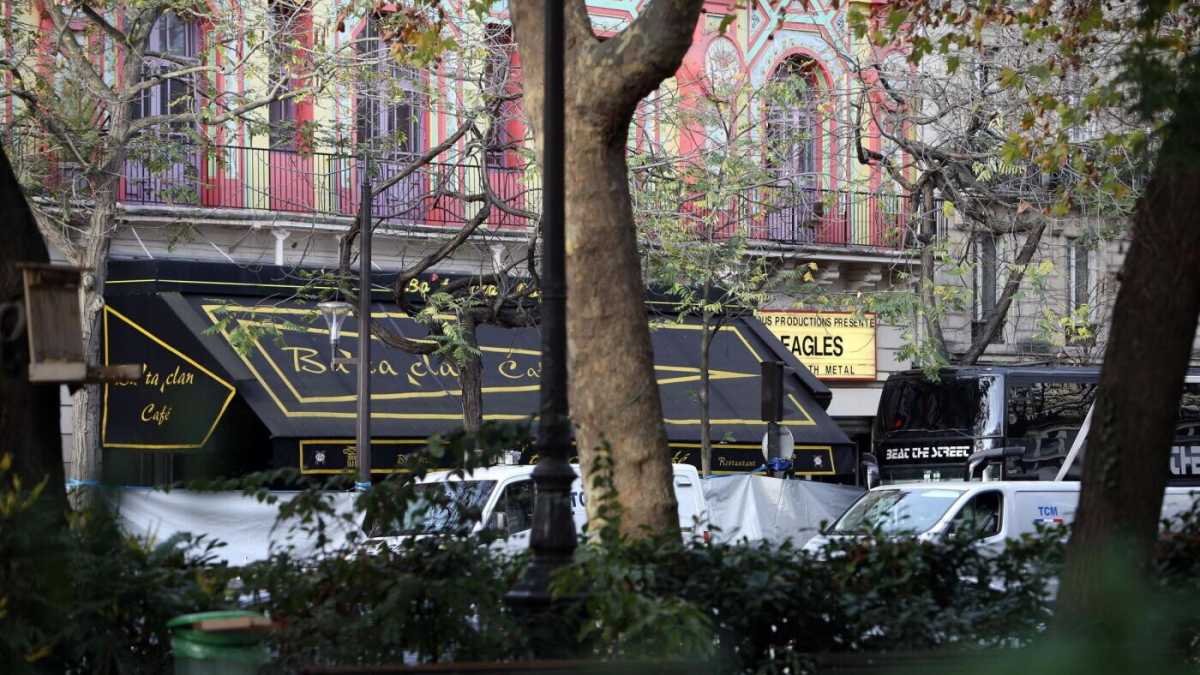 Immagine di Al Bataclan arrivano bandiere e slogan pro Palestina