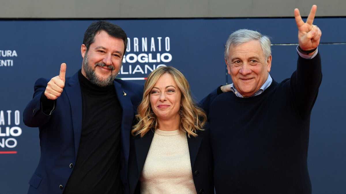 Immagine di Meloni a pranzo con Salvini e Tajani