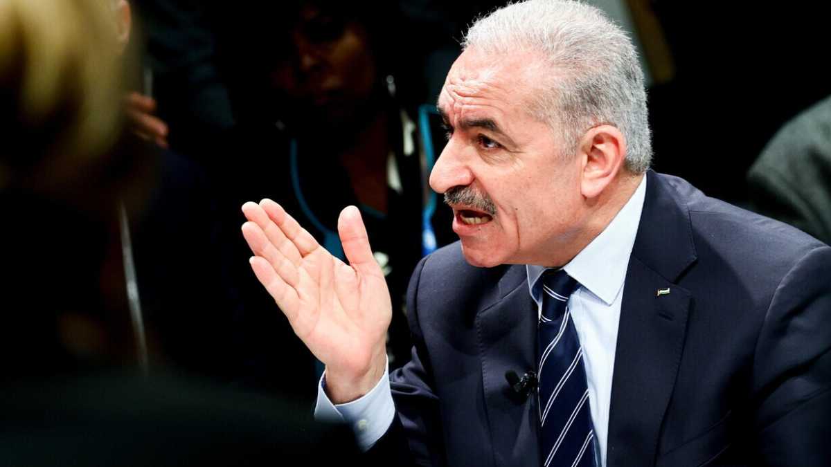 Immagine di Abu Mazen accetta le dimissioni del suo premier. La forma del “giorno dopo Hamas”