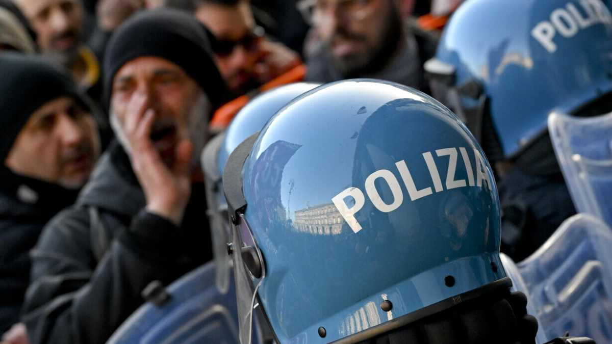 Immagine di I cortei sono sempre una violenza