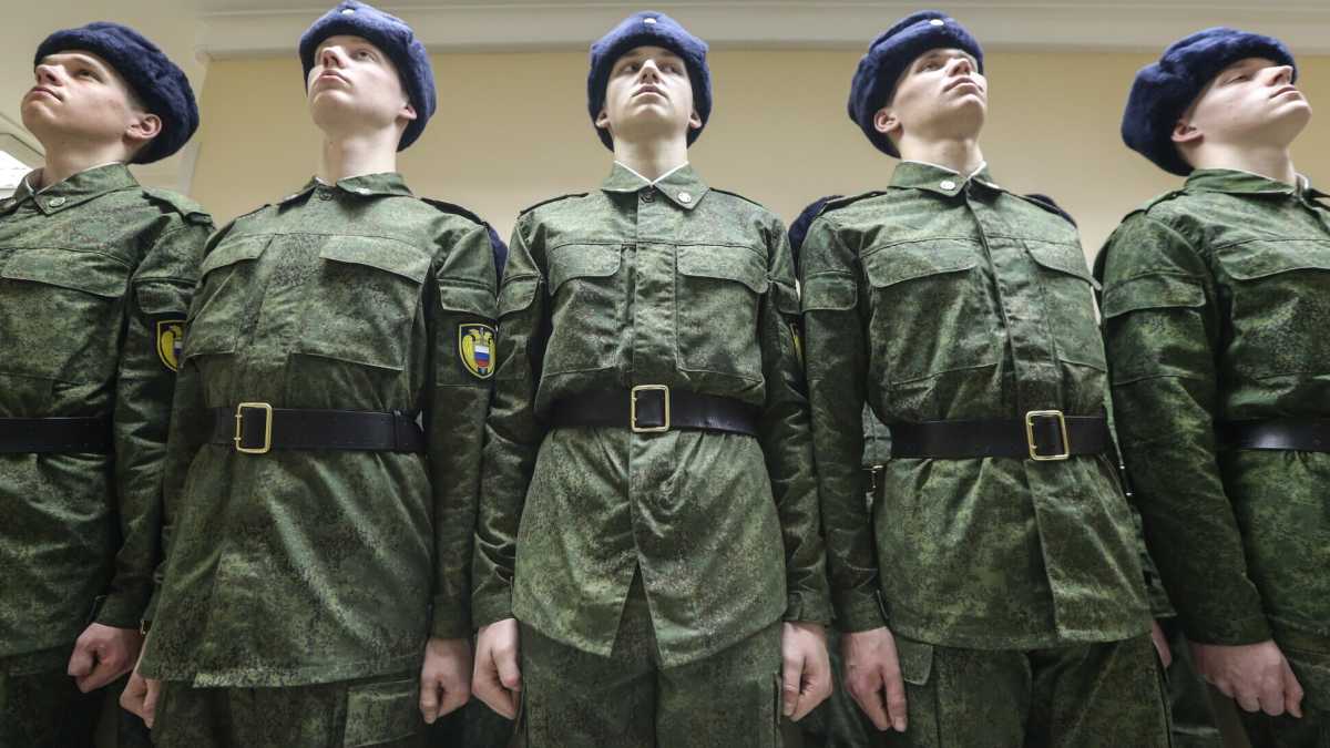Immagine di Gli scudi umani di Putin
