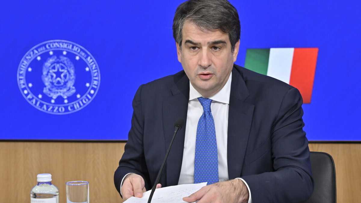 Immagine di Fitto e il Mef chiedono tagli ai ministeri per finanziare i progetti rimasti fuori dal Pnrr