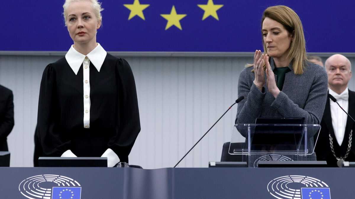 Immagine di Yulia Navalnaya al Parlamento europeo: "Putin è un mafioso sanguinario"