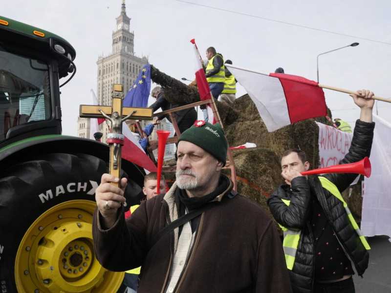 I trattori polacchi, dal confine con l'Ucraina a Varsavia
