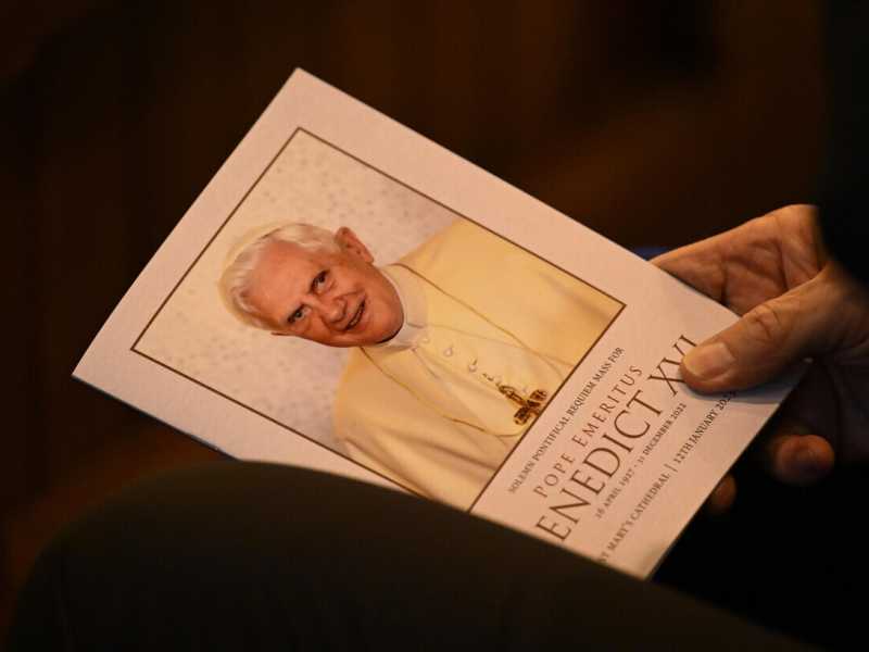 I media vaticani riesumano Ratzinger per giustificare "Fiducia supplicans"