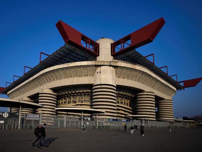 Il campo si fa pesante: ultimi palleggi d’attesa attorno al Meazza